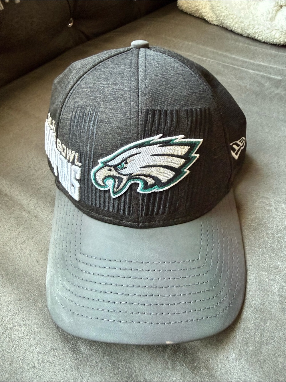 Philadelphia Eagles Gray Team Logo Hat